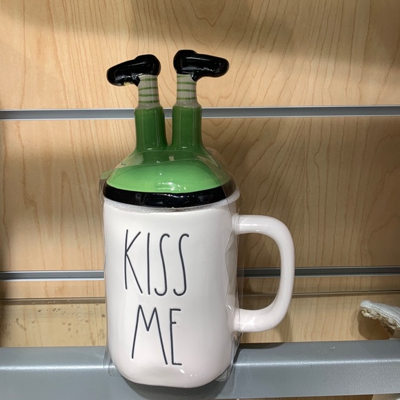 Rae Dunn Kiss me Irish ☘️ Mug - Picture 6 of 6